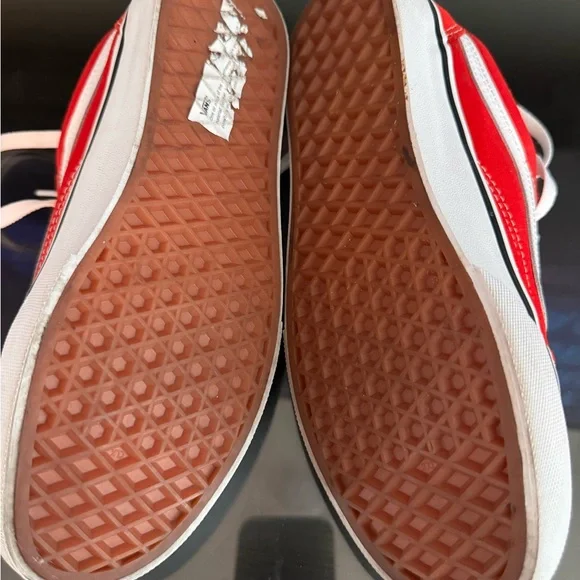 Women’s red vans sz 6.5 - Picture 4 of 4